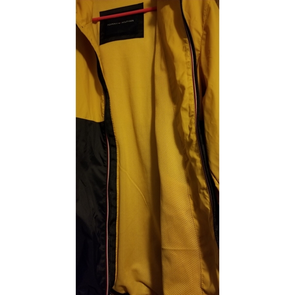 Tommy Hilfiger Yellow Zip Up Rain Jacket - Picture 5 of 6
